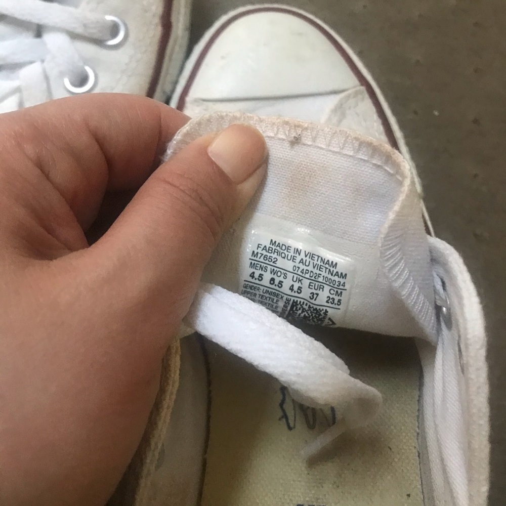 Converse - Picture 2 of 3